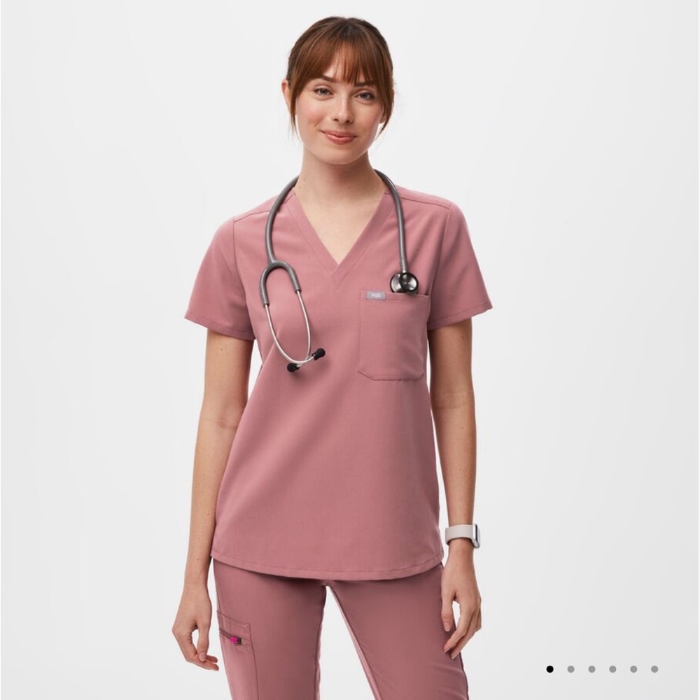 FIGS Catarina One-Pocket Mauve Scrub Top - Size: Medium
